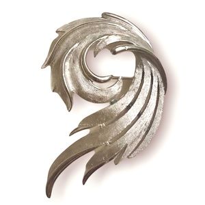 Vintage MId-century modern 50’s Crown Trifari Silver tone brooch